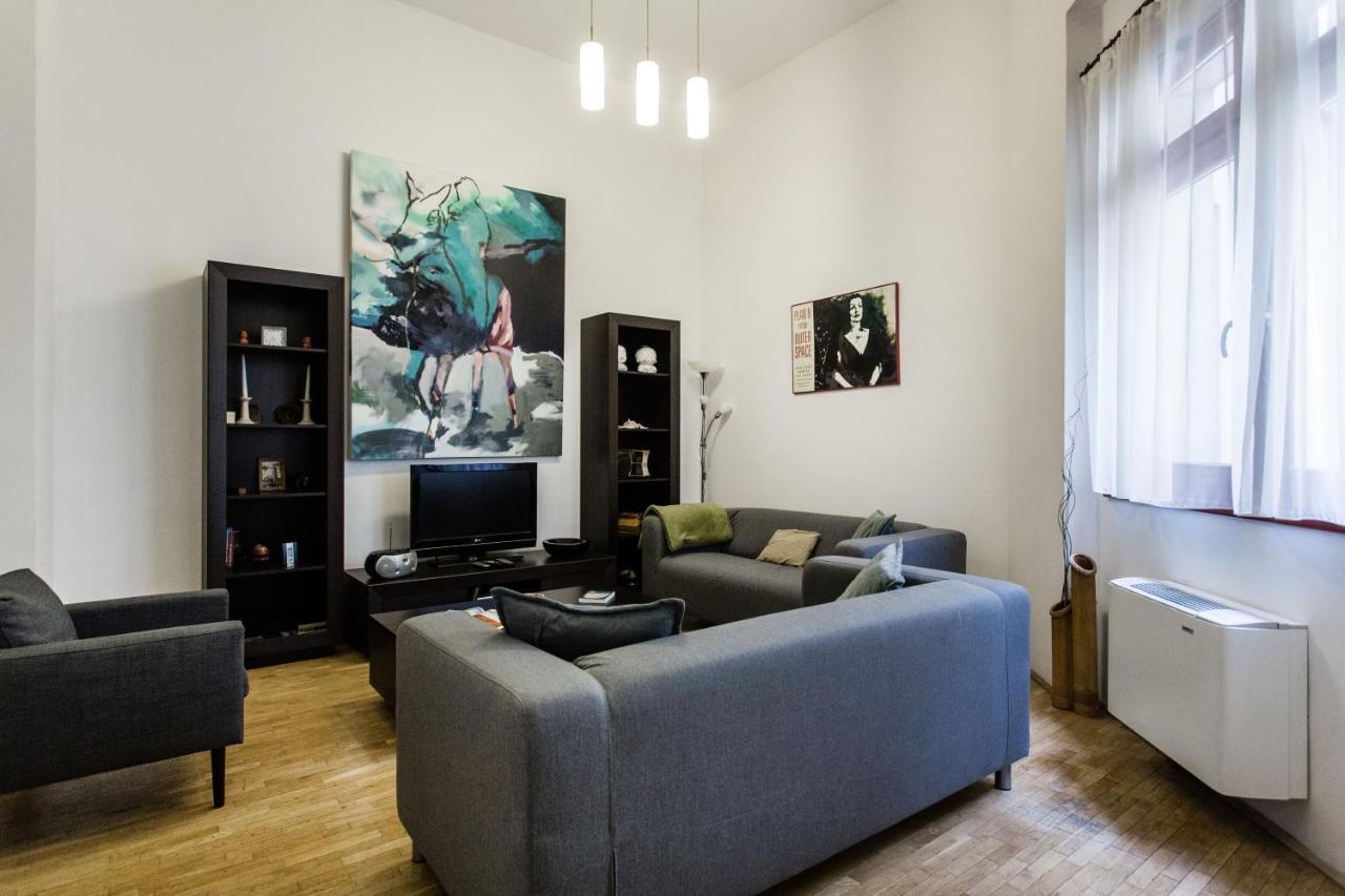 Family Suite By Heroes' Square Budapest Esterno foto